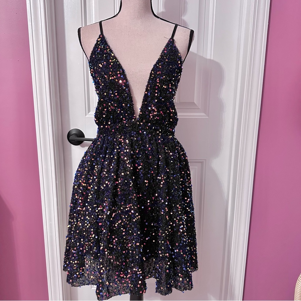 Luxxel Black Iridescent Sequin Dress w/plunging Neckline Size L